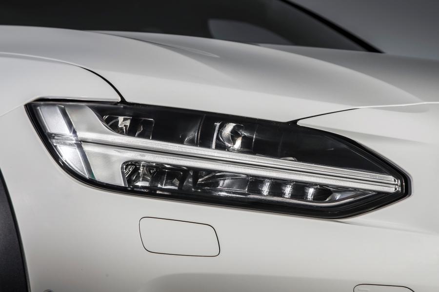 Детали экстерьера Volvo V90 D4 Cross Country 2017 года  (UK) (фото 28 из 40)